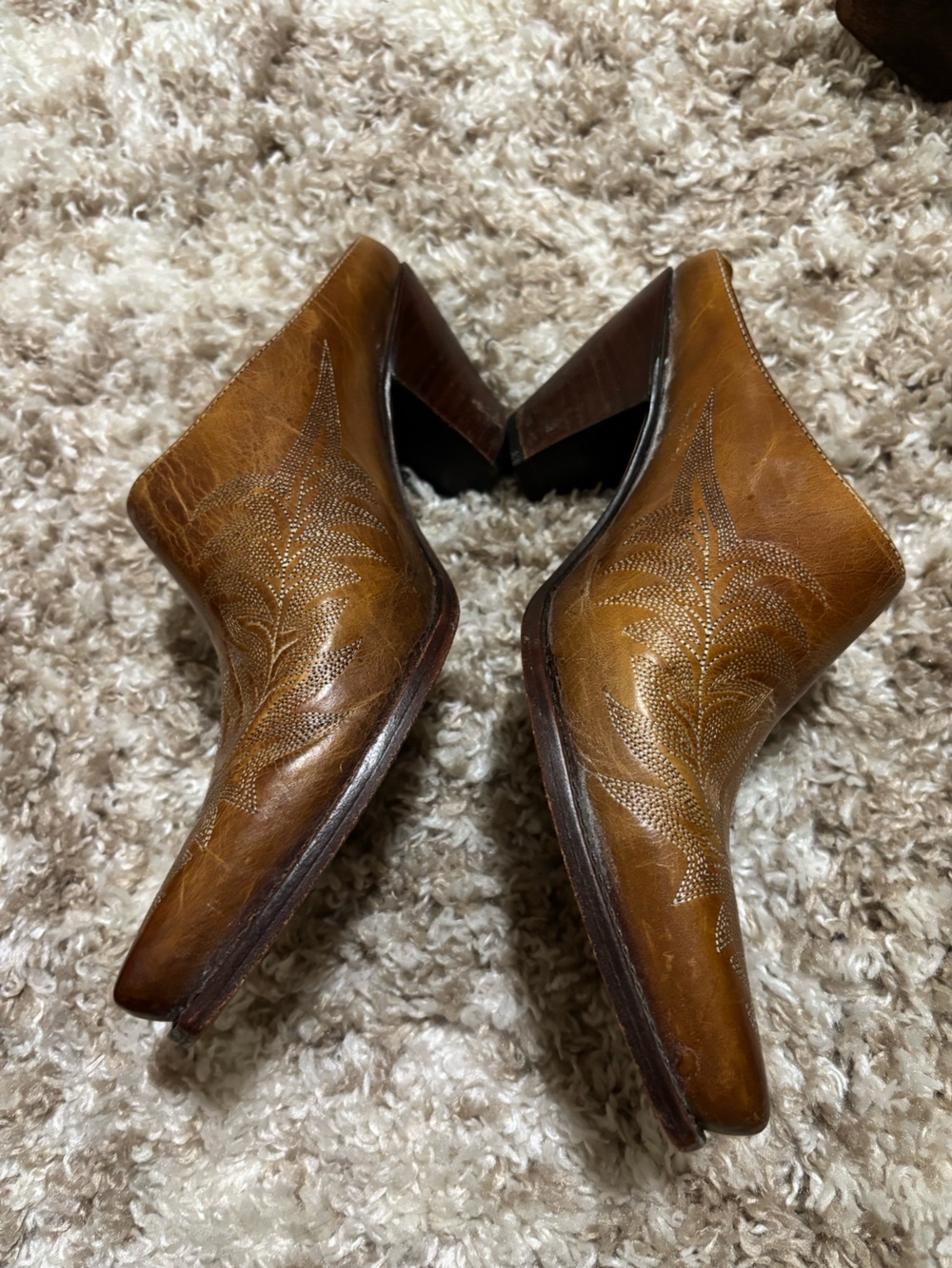 Charlie 1 Horse by Lucchese Snip Toe Mules - Picture 2 of 6